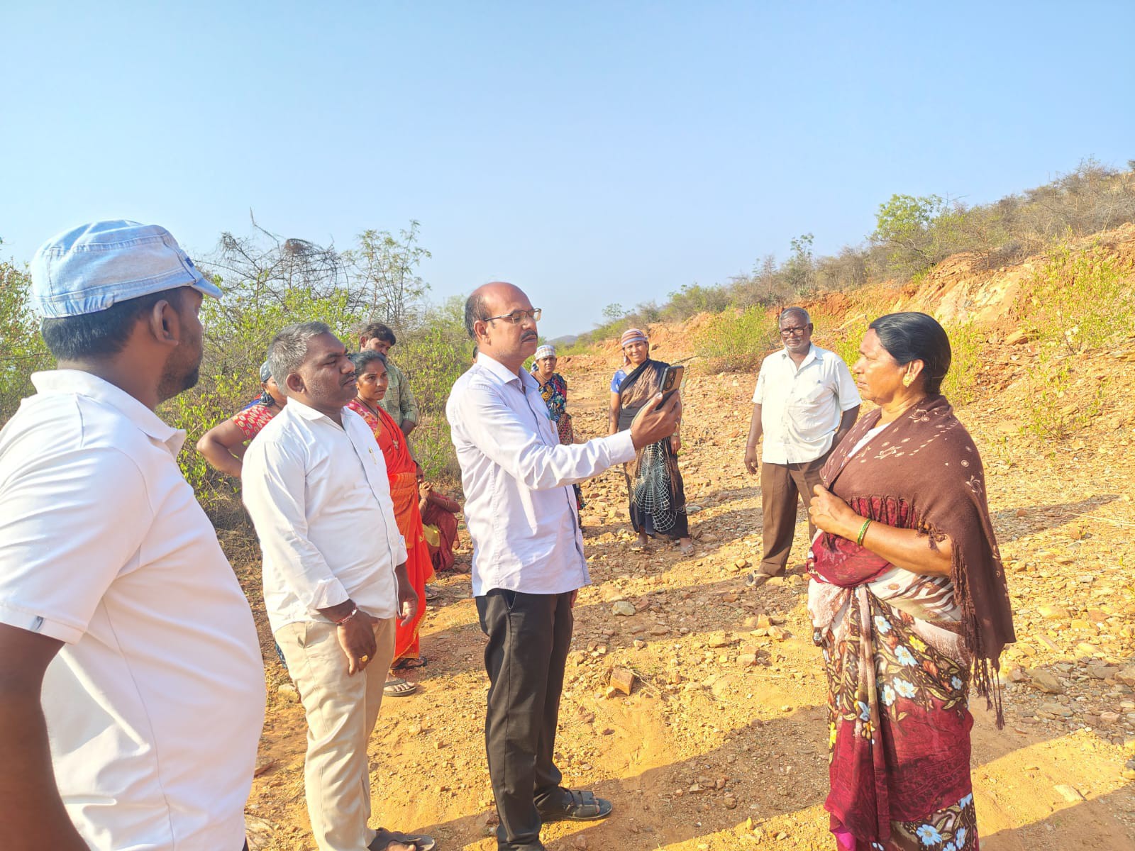 బేస్తవారిపేటలో ఉపాధి హామీ పనుల పరిశీలన