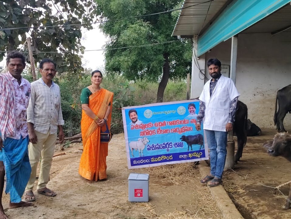 ‘వ్యాధుల నుంచి రక్షణ పొందేందుకు పశువులకు టీకాలు వేయించాలి’