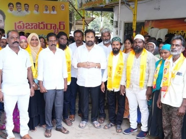 వెంగళరావునగర్‌లో పింఛన్ల పంపిణీ కార్యక్రమం