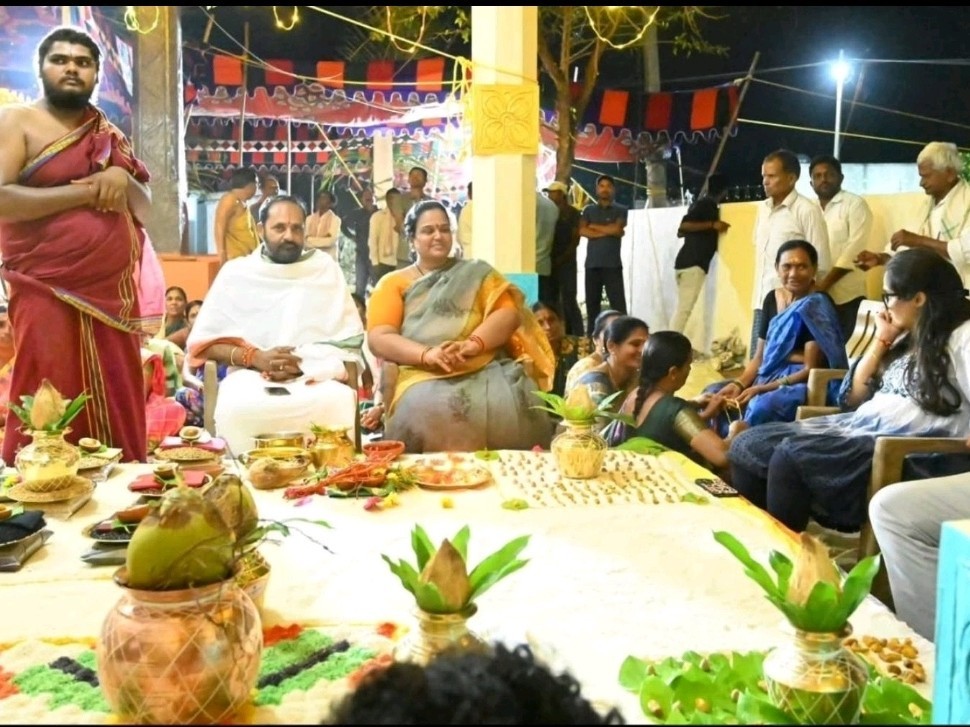 ‘అభయాంజనేయ స్వామి ఆలయంలో ఎమ్మెల్యే పూజలు’