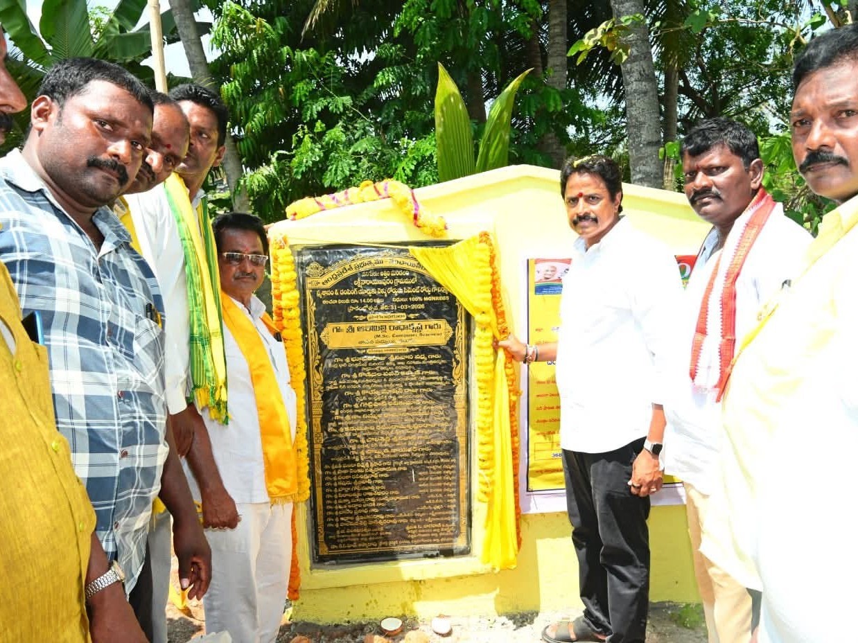 పలు అభివృద్ధి పనులకు శంకుస్థాపన చేసిన ఎమ్మెల్యే