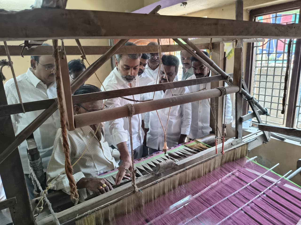 ఉచిత విద్యుత్ అమలు కార్యక్రమంలో పాల్గొన్న అధ్యక్షుడు