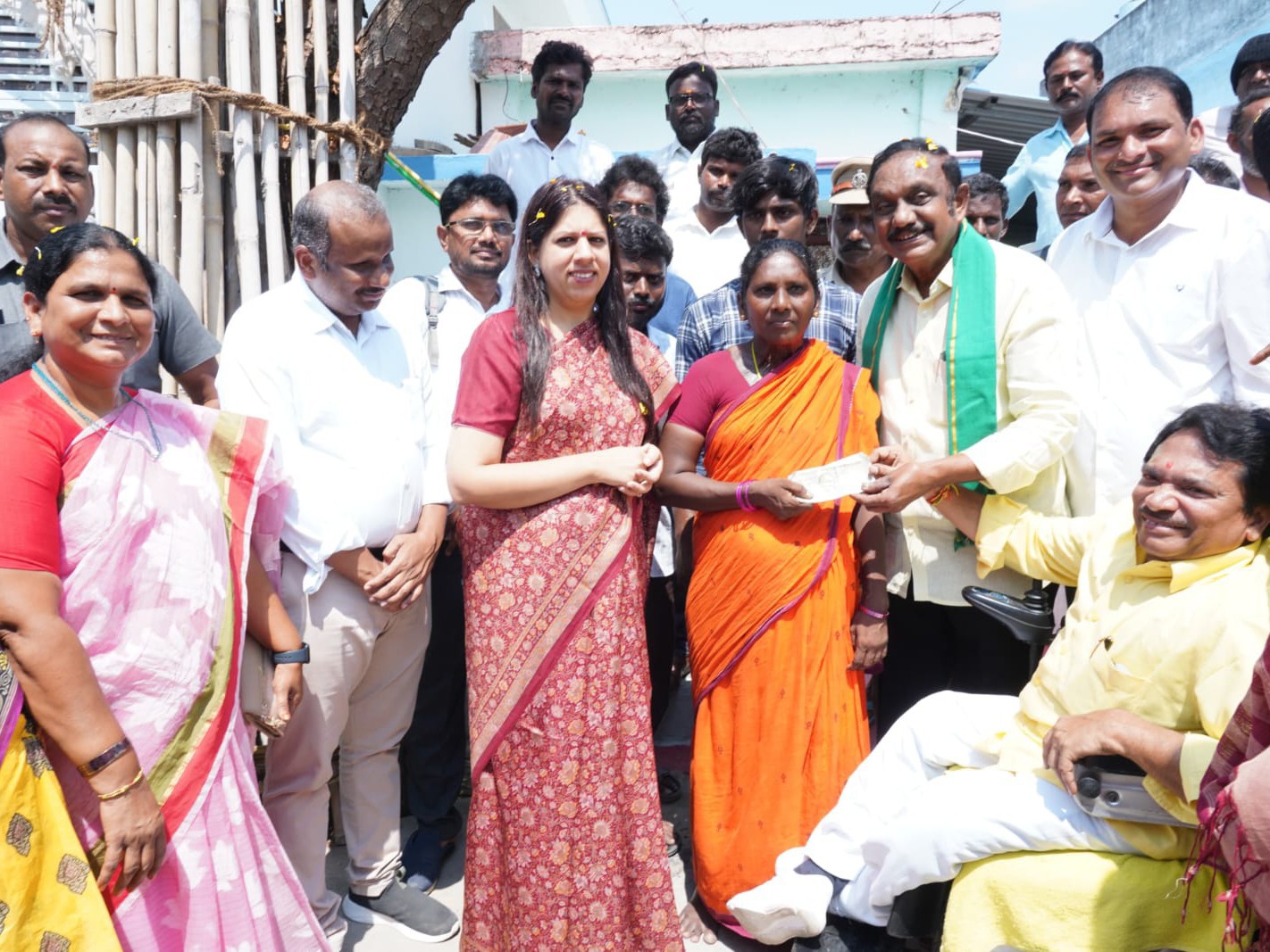 ప్రజల ముంగిటకే ప్రభుత్వ పింఛన్ల పంపిణీ: కలెక్టర్