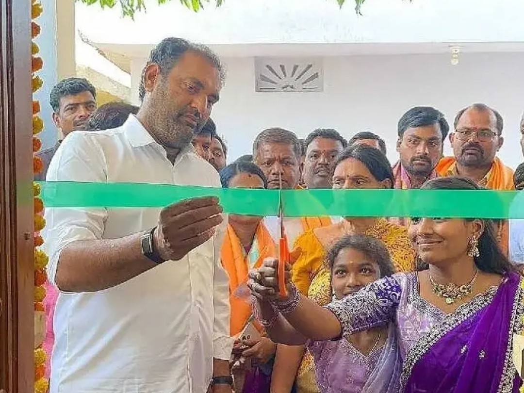 ఇందిరమ్మ ఇల్లు ప్రారంభించిన ఎమ్మెల్యే