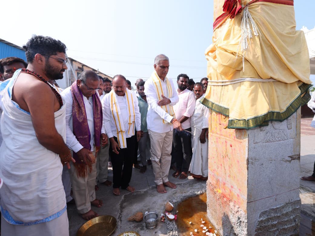 చింతమడకలో పూజలు చేసిన హరీష్ రావు