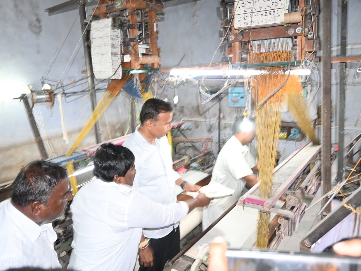 చేనేత, మరమగ్గ కార్మికులకు ఉచిత విద్యుత్ ప్రారంభం