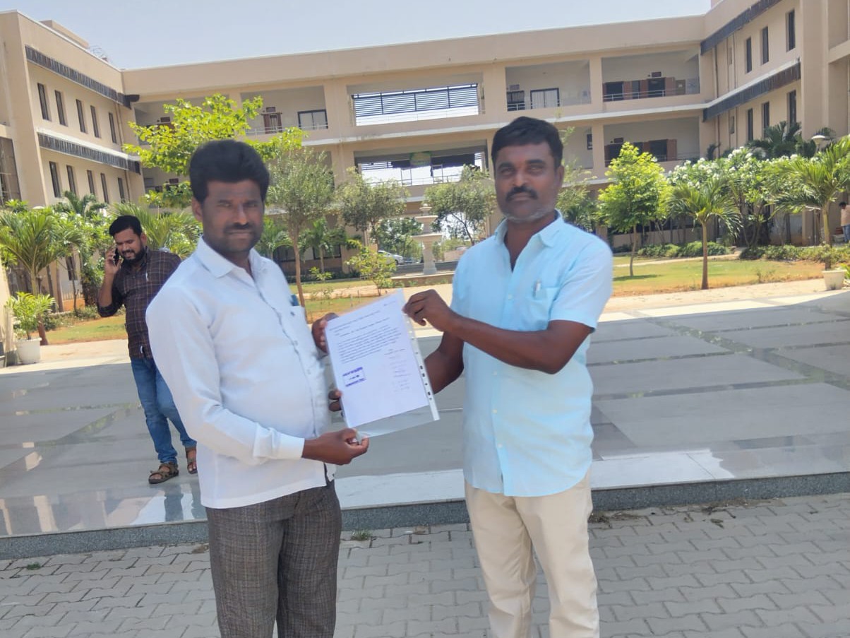 మీసేవ కేంద్రం ఏర్పాటు చేయాలని కలెక్టర్‌కు వినతి