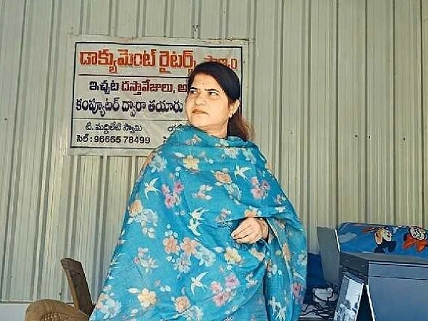 సబ్ రిజిస్ట్రార్ కార్యాలయంపై కలెక్టర్ ఆకస్మిక తనిఖీ