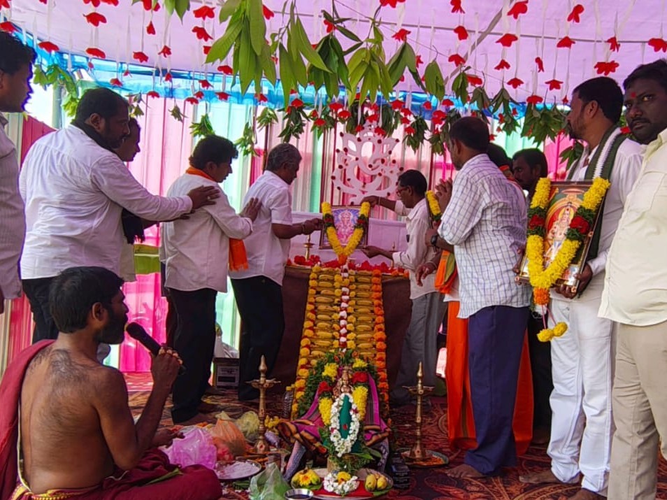 అయ్యప్ప భక్త బృందం ఆధ్వర్యంలో మహా అన్నదానం