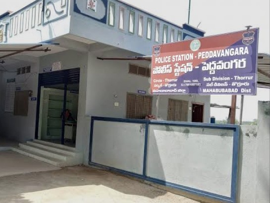 ఇసుక ట్రాక్టర్లు సీజ్.. కేసు నమోదు