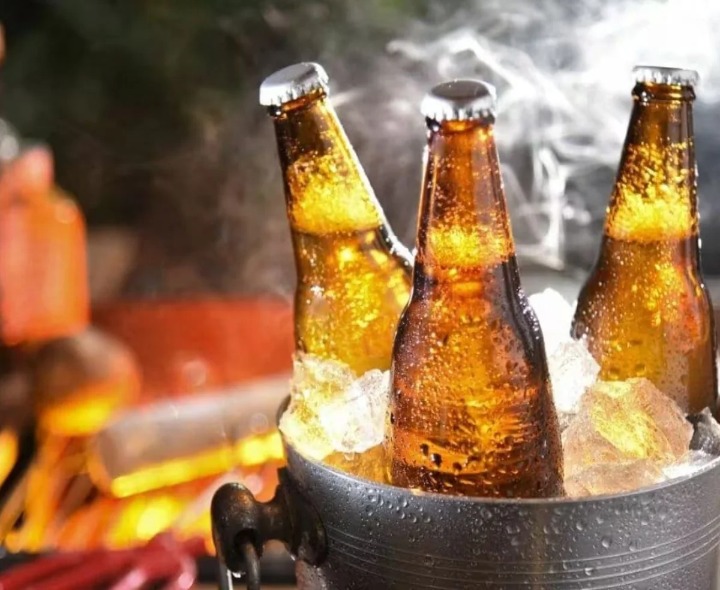 మనోళ్లు బీర్లు తెగ తాగేస్తున్నారు..!