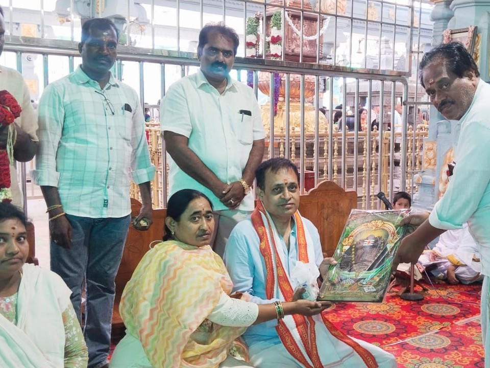 స్వామివారి సేవలో నూతన DMHO