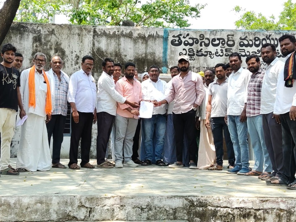 జొన్న కొనుగోలు కేంద్రాన్ని ఏర్పాటు చేయాలని వినతి