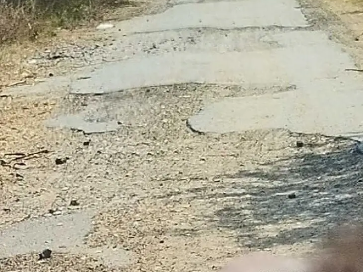 “వెంటనే రోడ్డు మరమ్మతు పనులు చేపట్టండి”