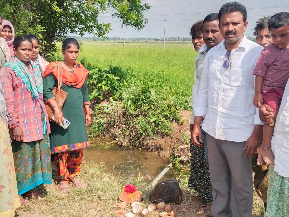 ఆంజనేయపురంలో ఉపాధి హామీ పనులు ప్రారంభం