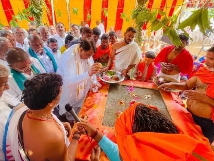 విగ్రహ ప్రతిష్ఠాపనలో పాల్గోన్న ఎమ్మెల్యే