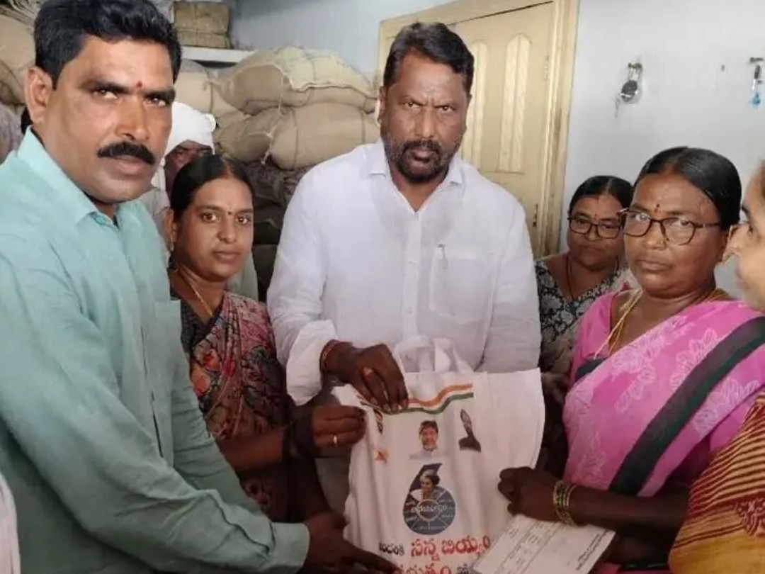 రేషన్ స్టాక్ పాయింట్‌ను ప్రారంభించిన మంత్రి