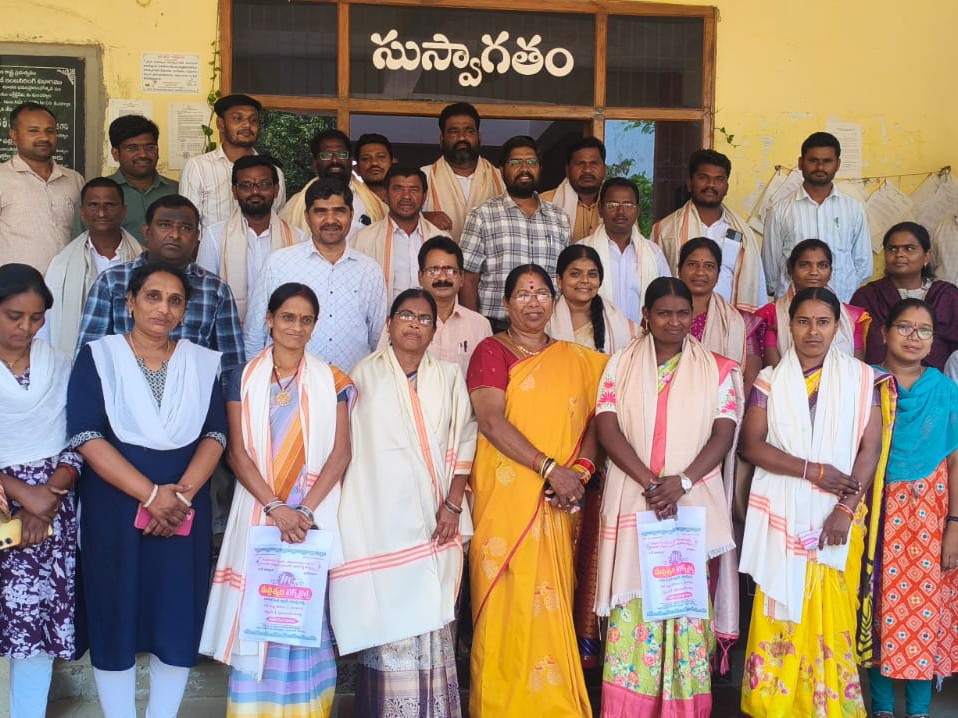 ‘సమస్యలను పరిష్కరించేందుకు కృషి చేయాలి’