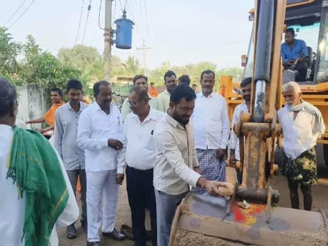 పాఠశాల కాంపౌండ్ వాల్ నిర్మాణ పనులు ప్రారంభం