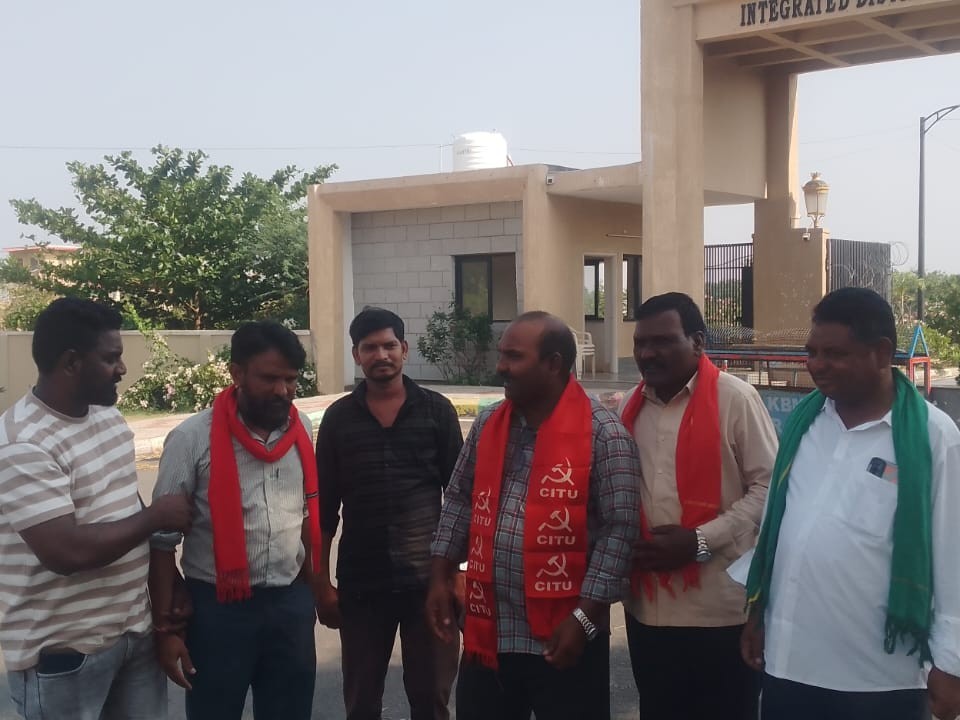 ‘4 లేబర్ కోడ్ వెంటనే రద్దు చేయాలి’