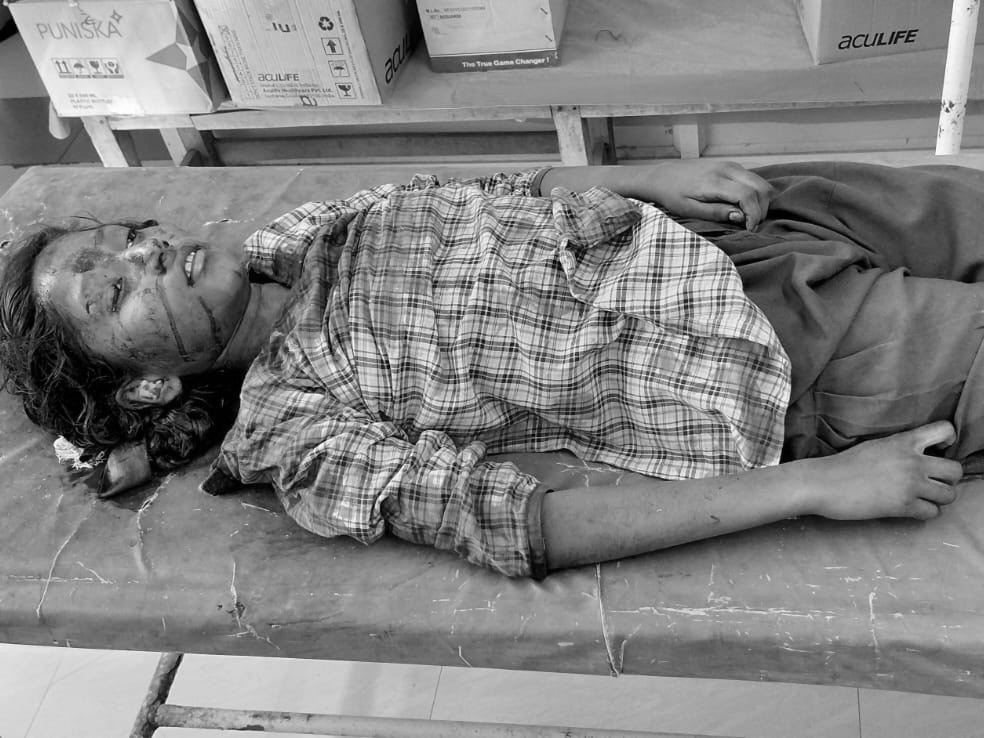 మెట్లపై నుంచి జారిపడి విద్యార్థిని మృతి