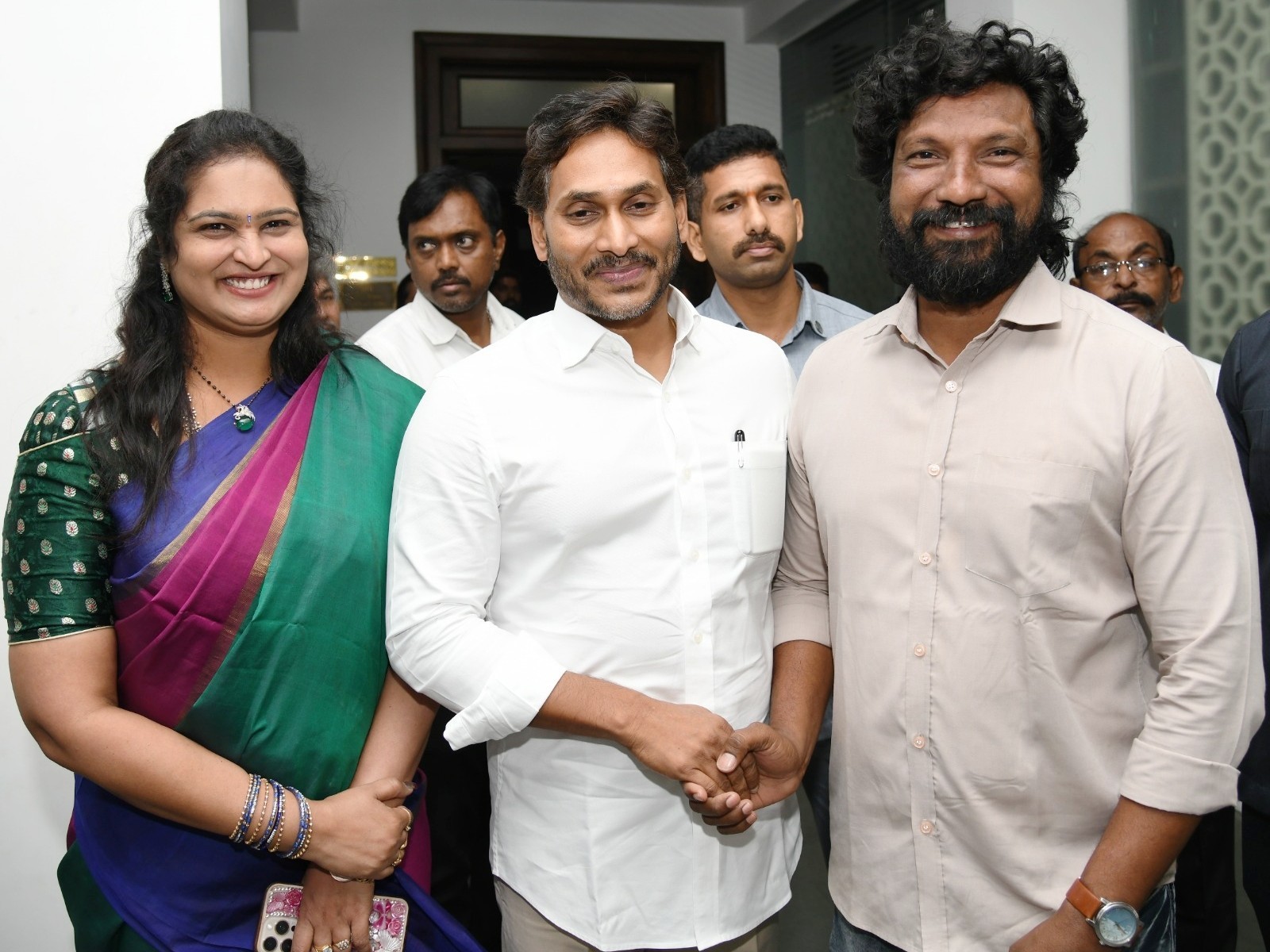 మాజీ సీఎం జగన్‌ను కలిసిన మాజీ రుడా చైర్పర్సన్