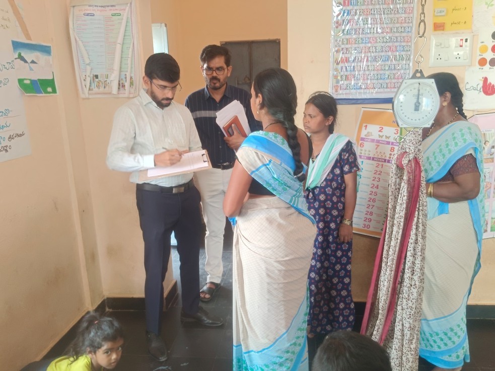 అంగన్వాడీ కేంద్రాలను తనిఖీ చేసిన కలెక్టర్