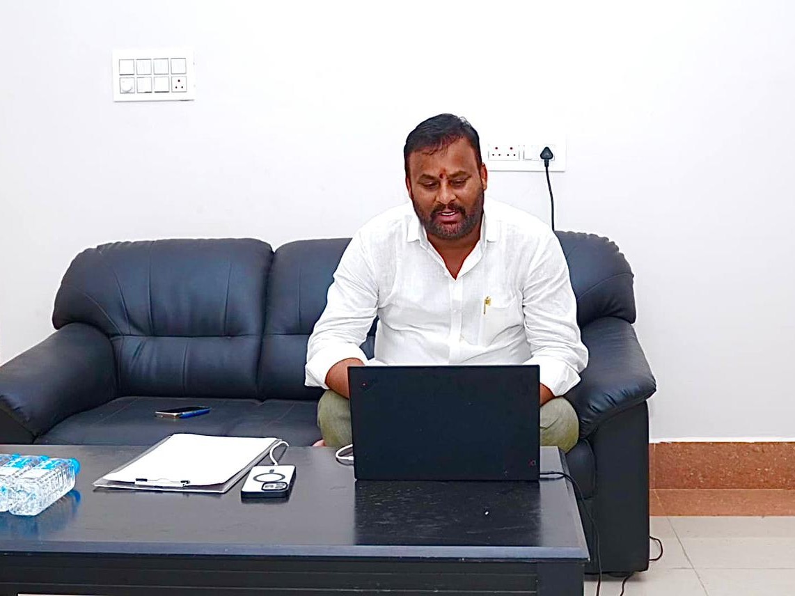 AITP బస్సు యజమానులతో మంత్రి వీడియో సమావేశం