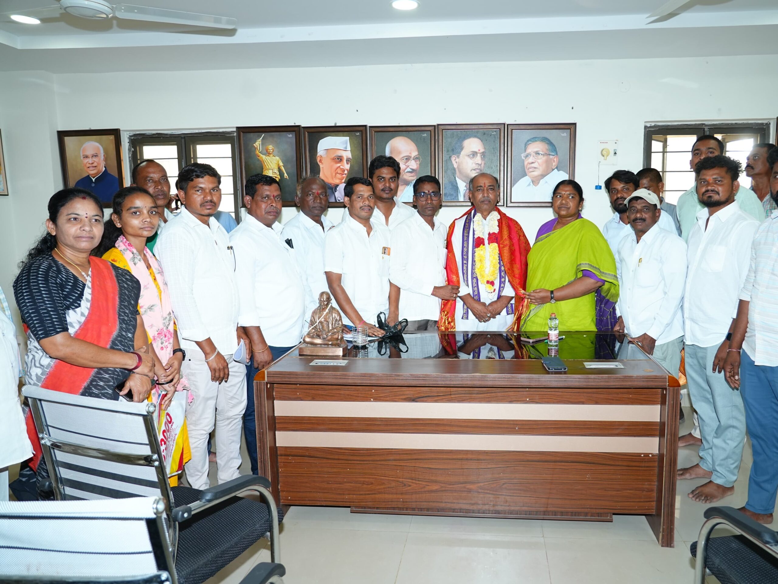 భద్రాచలం దేవస్థానం పాలకమండలి సభ్యునికి సన్మానం