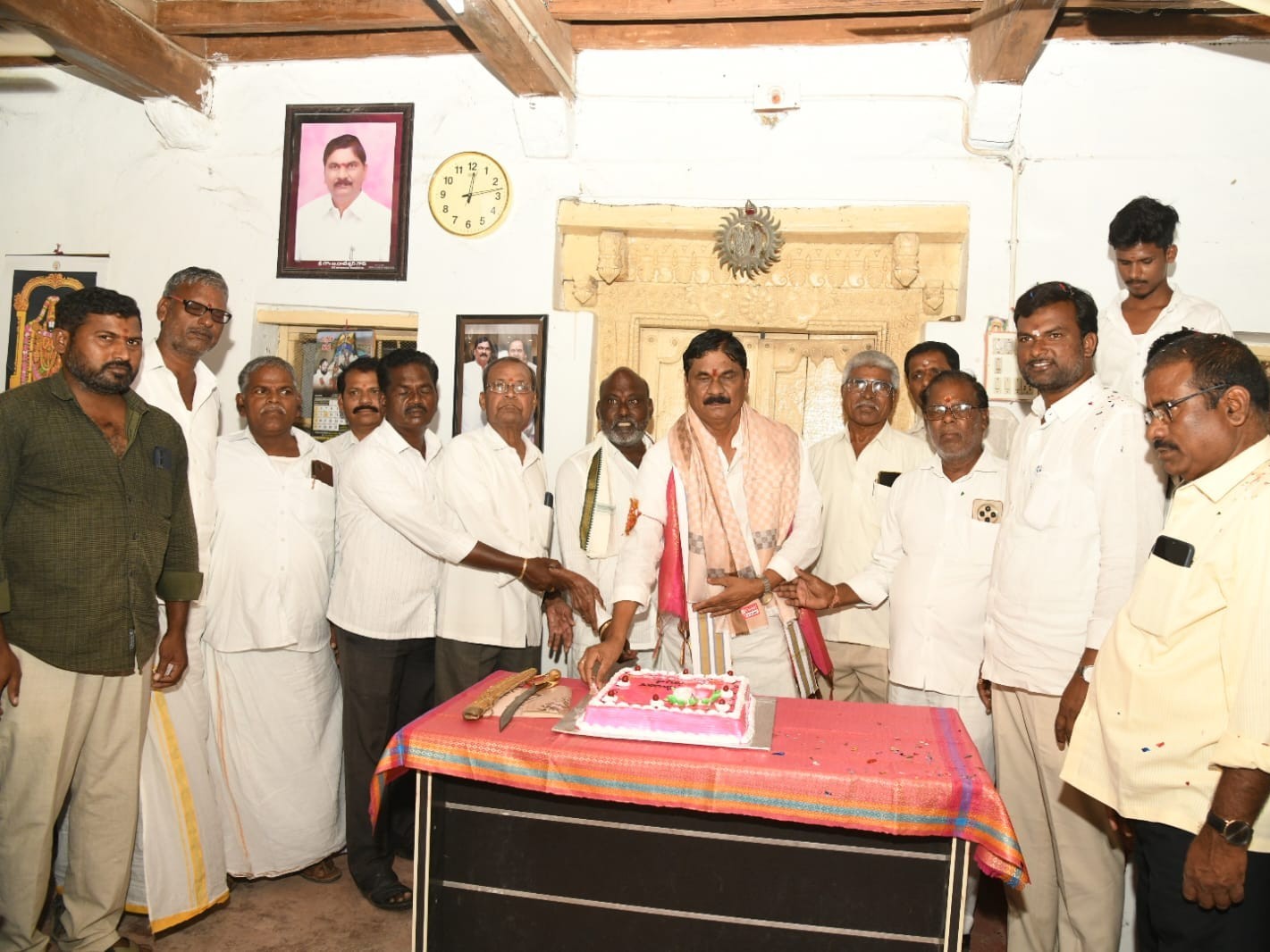 ఘనంగా మాజీ గ్రంథాలయ సంస్థ ఛైర్మన్ జన్మదిన వేడుకలు