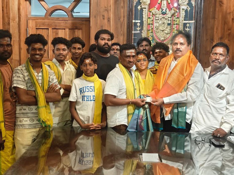 మాలధారణ భక్తులకు ఆర్థిక సాయం