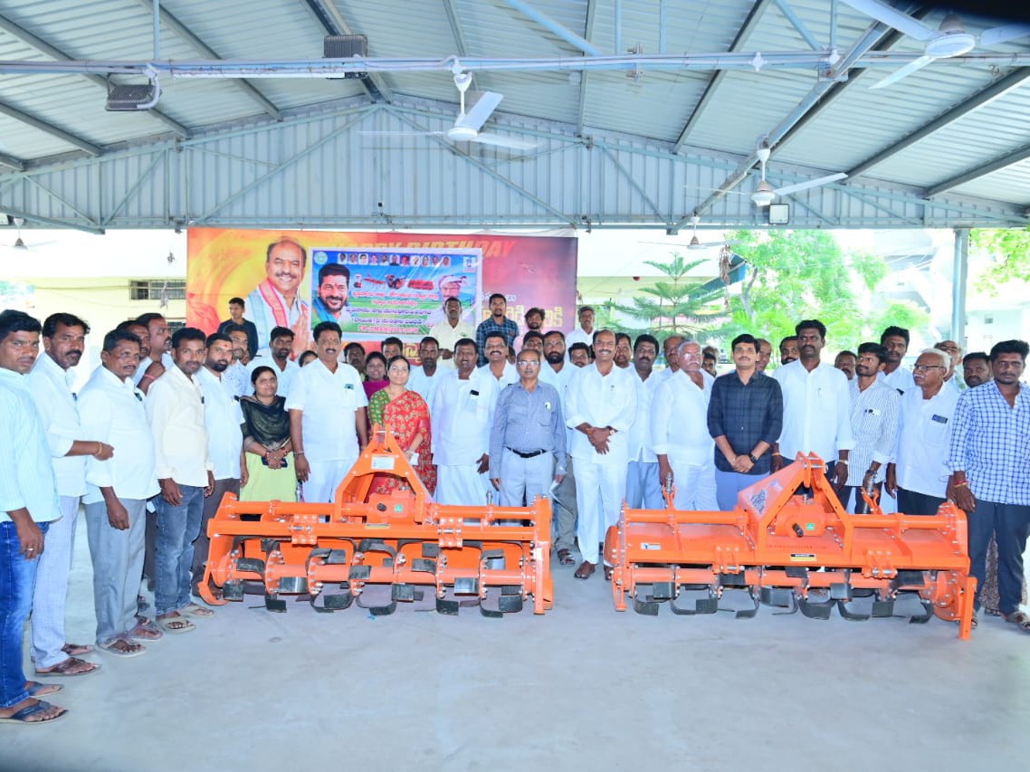 సబ్సిడీ యంత్రాలను అందించిన ఎమ్మెల్యే