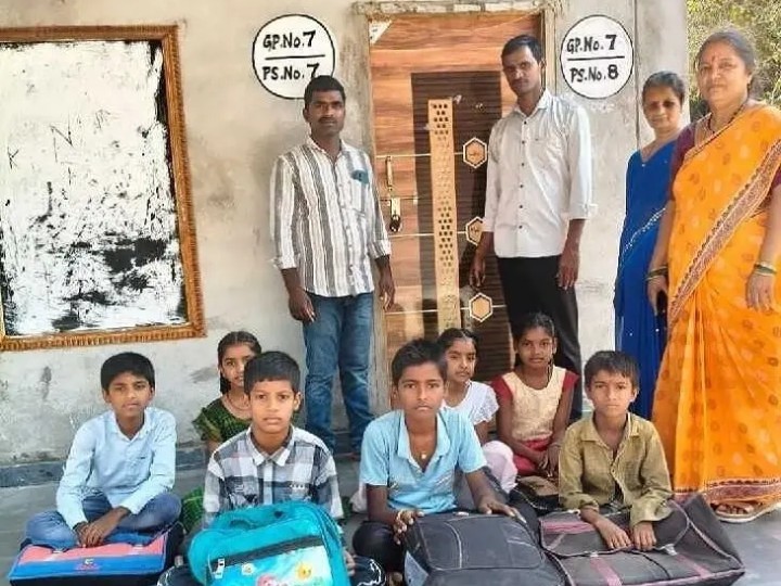 పాఠశాలకు తాళం వేసిన కాంట్రాక్టర్