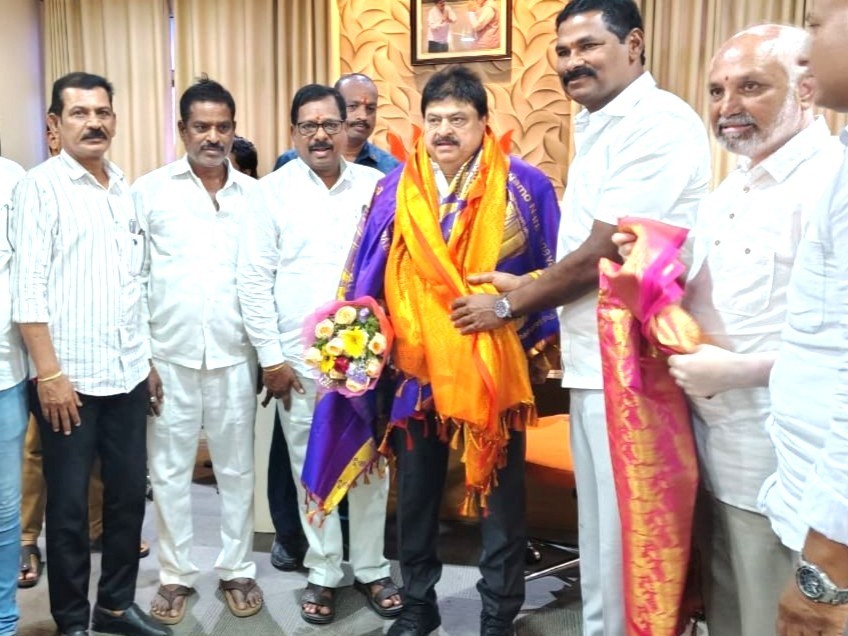 రాష్ట్ర అధ్యక్షుడిని కలిసిన అల్వాల్ నేతలు