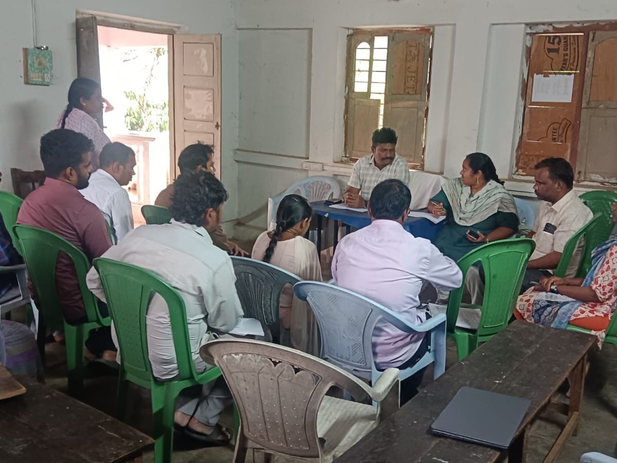 రెవెన్యూ సేవల్లో అలసత్వం వద్దు: ఆర్డీవో