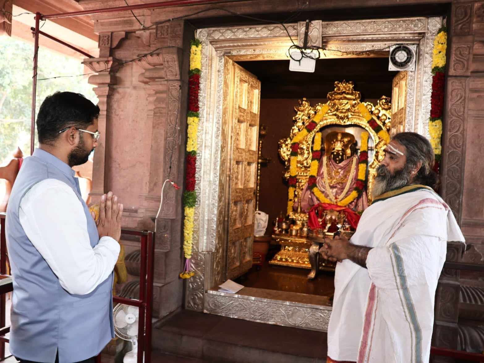 అమ్మవారిని దర్శించుకున్న కలెక్టర్