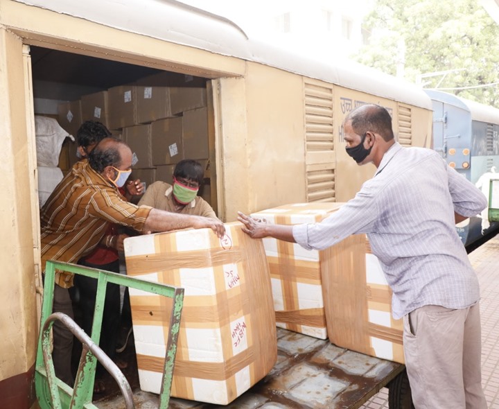 సరుకు రవాణాలో ద.మ.రైల్వేకు భారీగా ఆదాయం