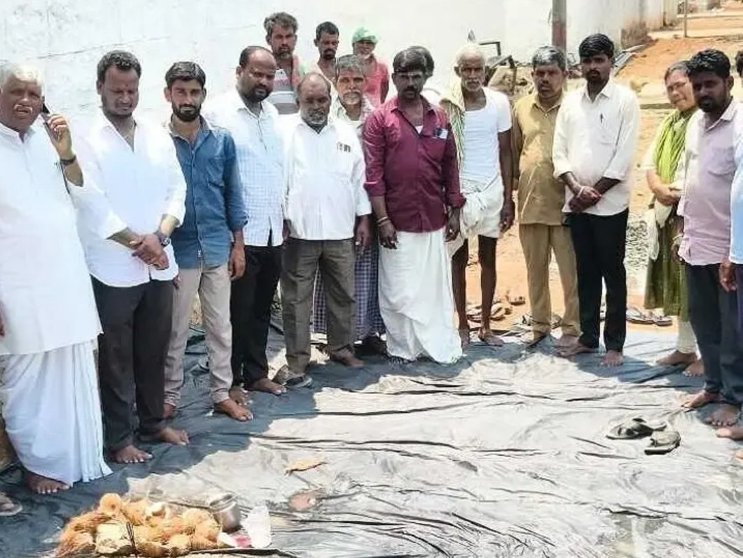 సీసీ రోడ్డు పనులు ప్రారంభించిన ఛైర్మన్