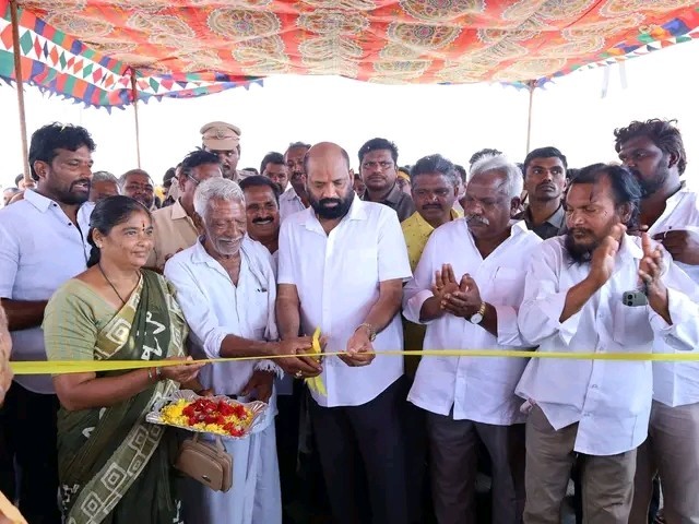 నూతన బీటీ రోడ్డును ప్రారంభించిన ఎమ్మెల్యే