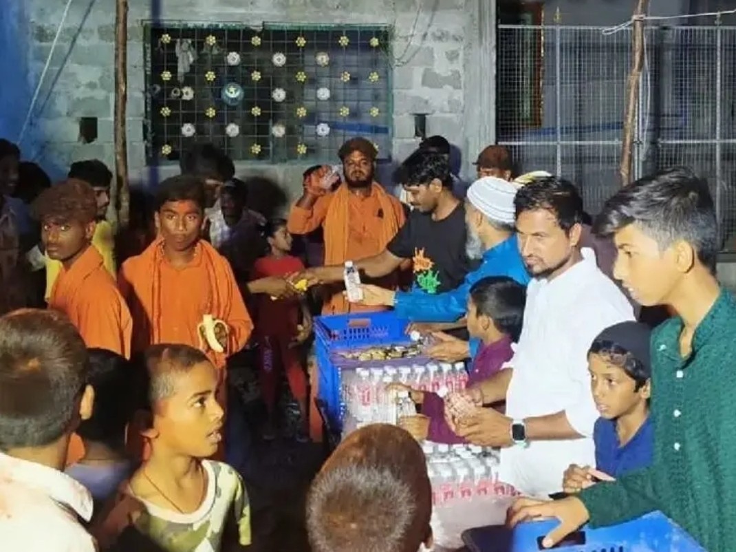 మత సామరస్యం చాటుకున్న ముస్లింలు