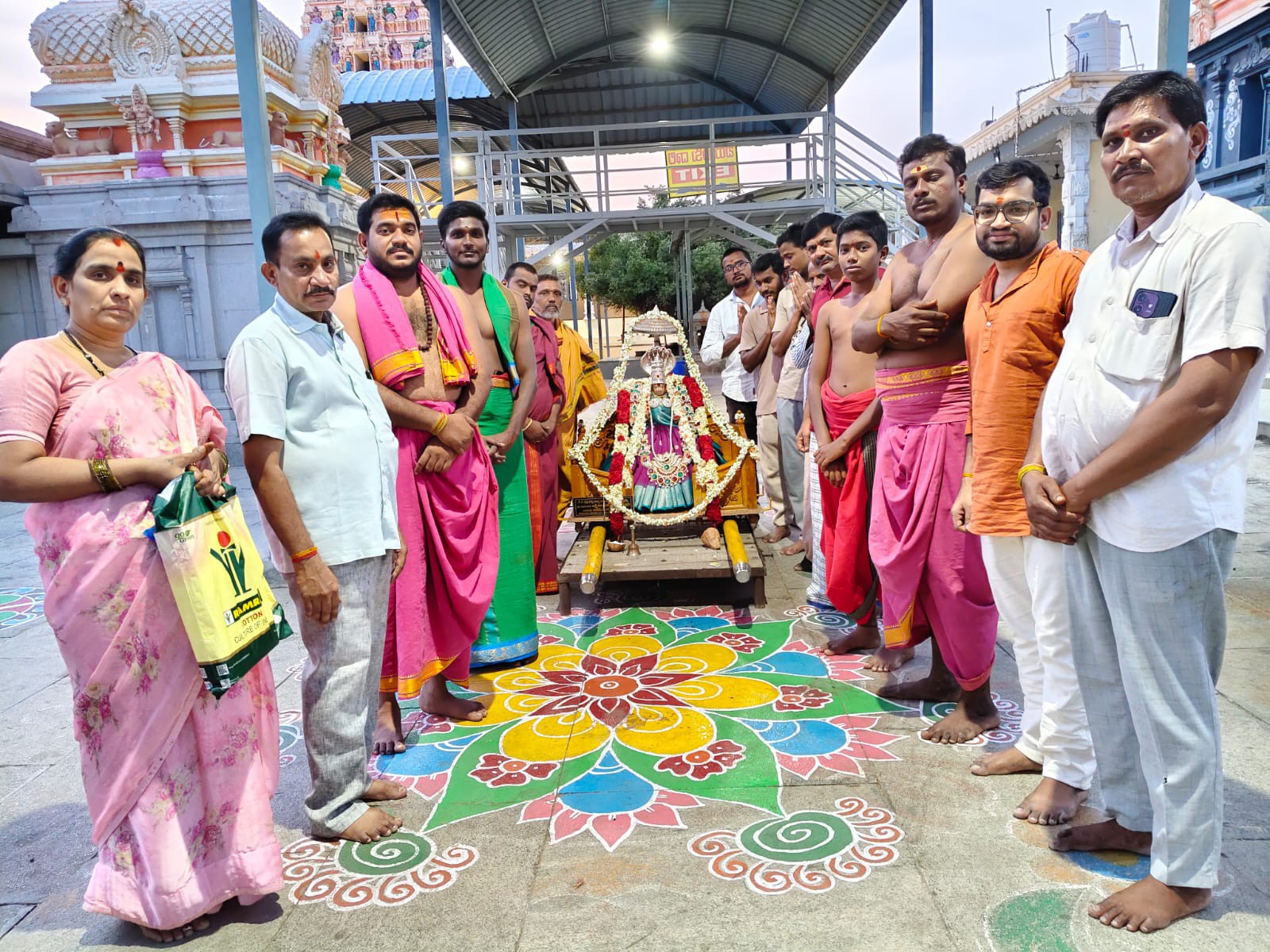 చౌడేశ్వరి దేవి ఆలయంలో పౌర్ణమి పూజలు