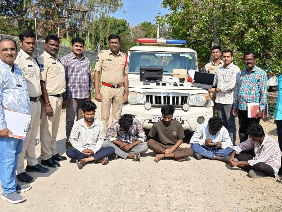 మాదాపురంలో గంజాయి కలకలం.!