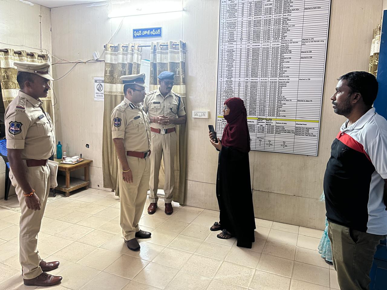 పోలీస్ స్టేషన్‌‌ను ఆకస్మికంగా తనిఖీ చేసిన సీపీ