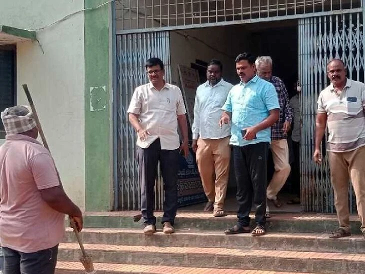 పశువుల ఆసుపత్రి ప్రాంగణంలో విద్యుత్ శాఖ కార్యాలయం