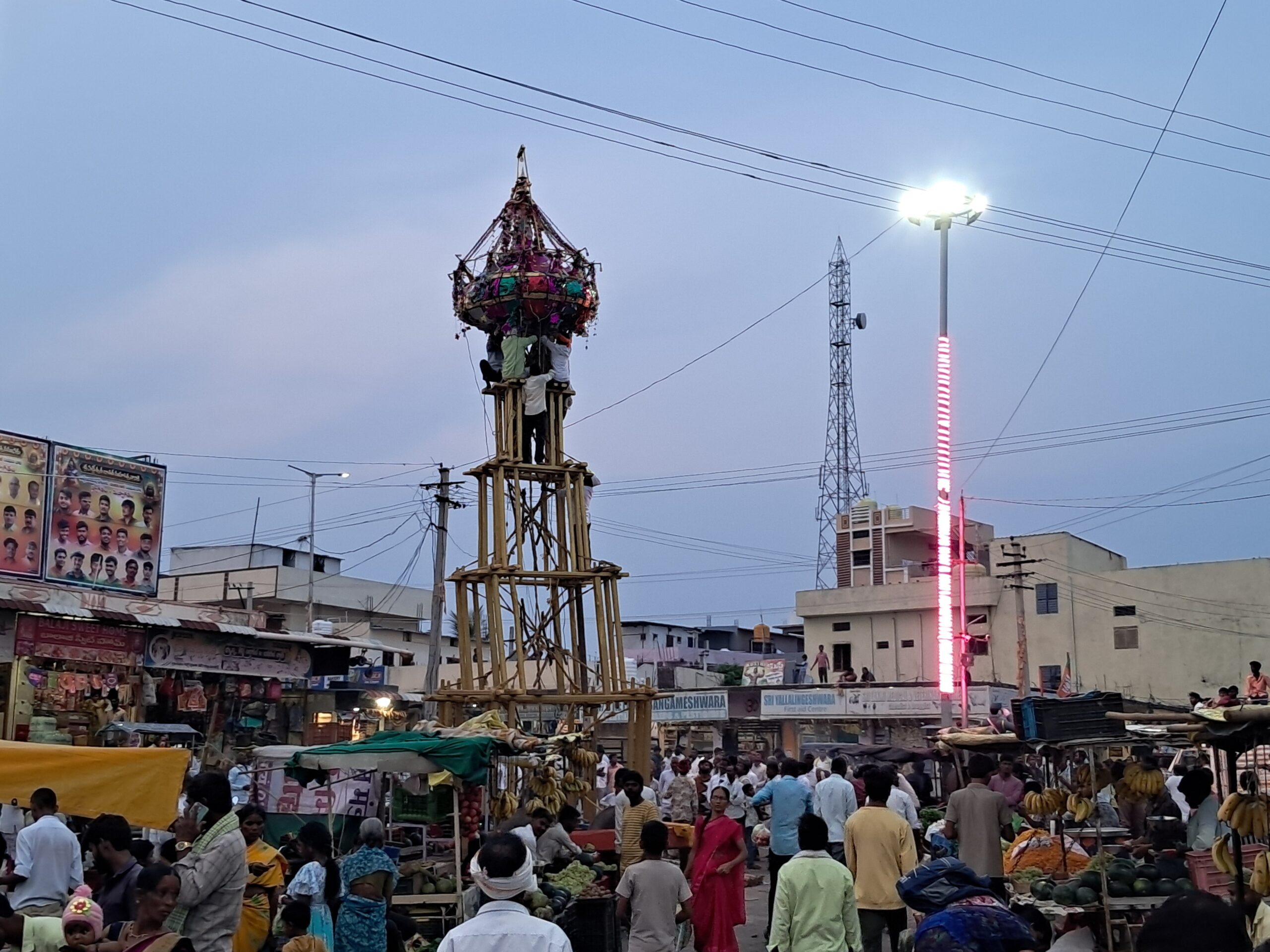 అత్యంత వైభవంగా సిద్ధేశ్వర జాతర శిఖరోత్సవం