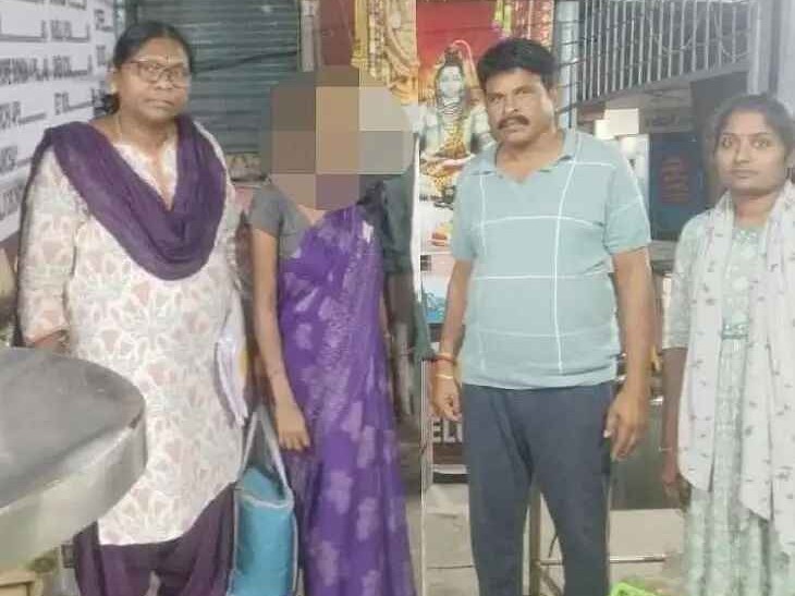 కుటుంబ సభ్యుల చెంతకు మహిళను చేర్చిన పోలీసులు