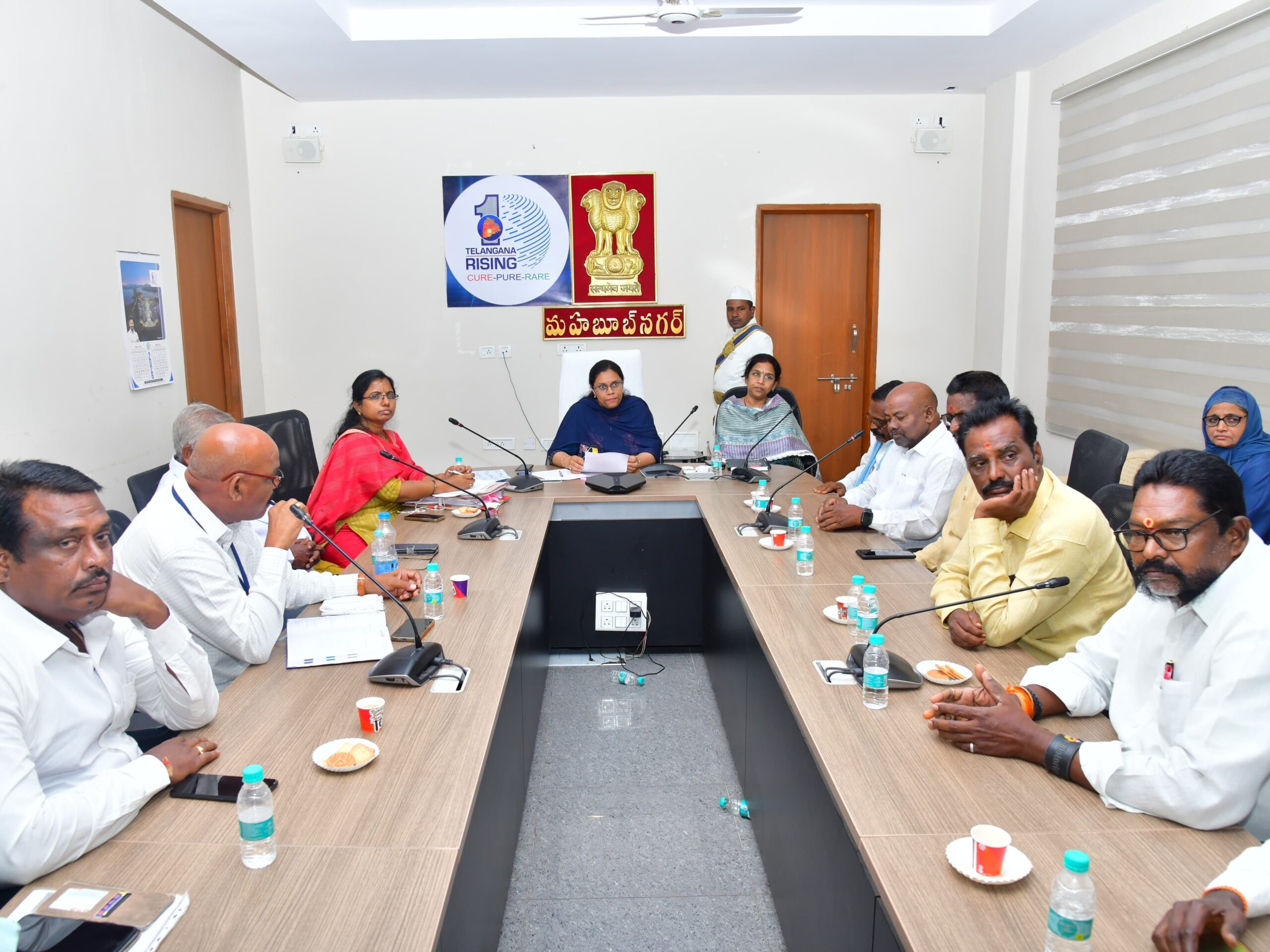 కుల సంఘ నాయకులతో సమావేశమైన జిల్లా కలెక్టర్