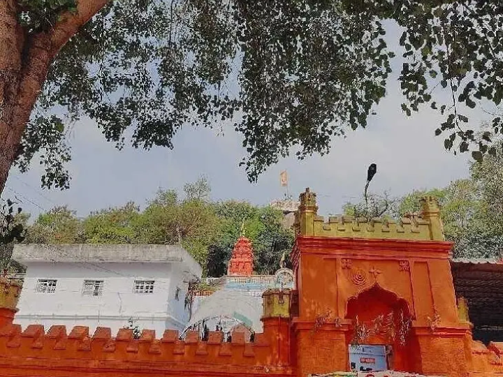 శివాజీ గురువు ప్రతిష్ఠించిన అభయాంజనేయుడు