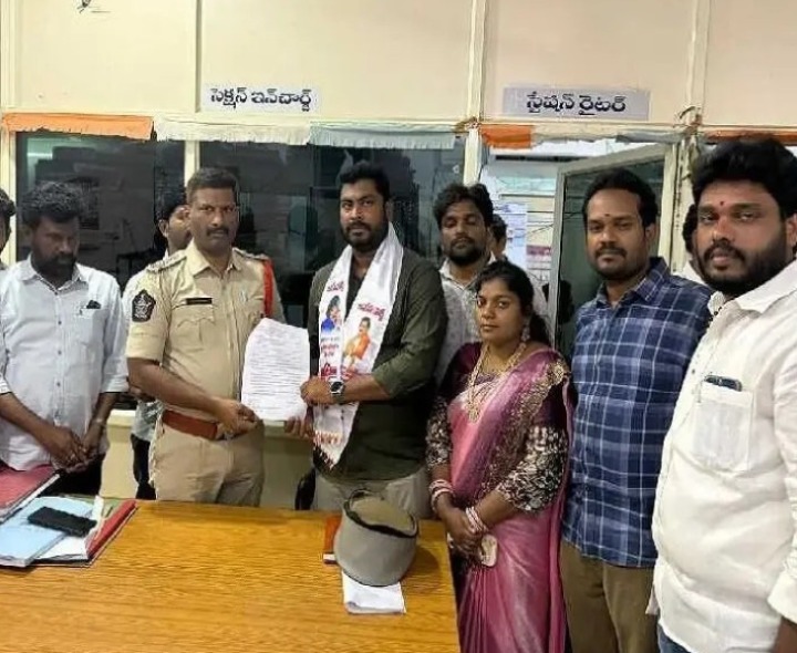 నరసాపురం పోలీసులకు జనసేన ఫిర్యాదు