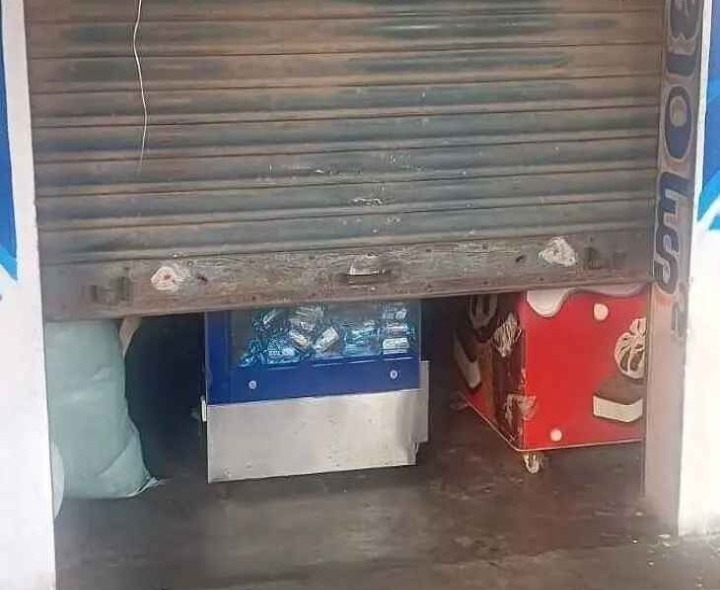 తాళం పగలగొట్టి దొంగతనం